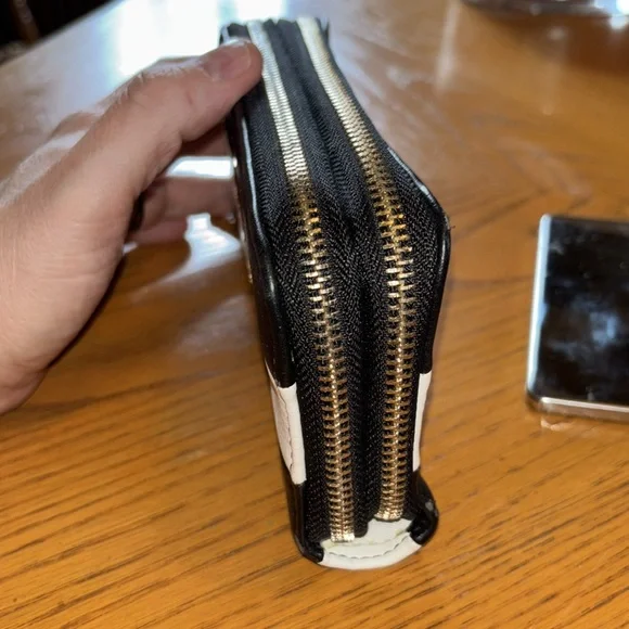 Michael kors wallet great used condition - Picture 2 of 6